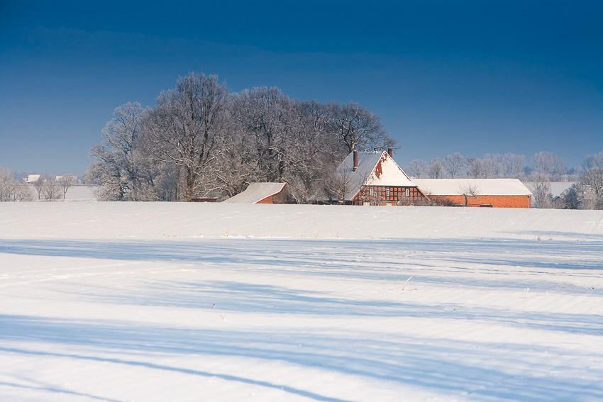 Norddeutsches Bauernhaus im Schnee